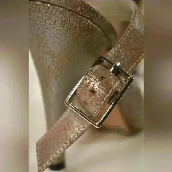 DIANA BROUSSARD Silver Tan Metallic  Cracked Leather Peep Toe Pumps 7.5US Italy - Picture 7 of 8